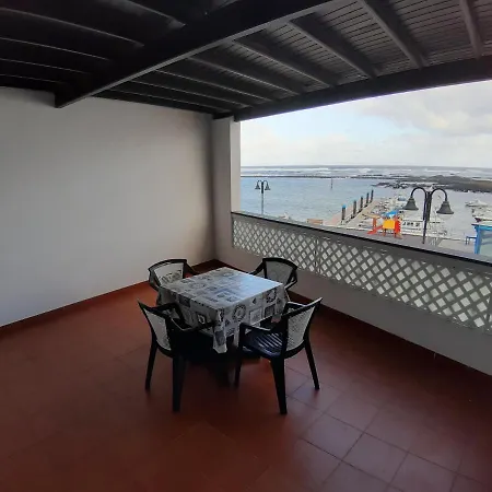 Frente Al Mar Órzola